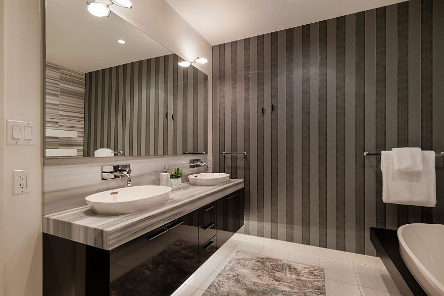 2201 277 Thurlow Street