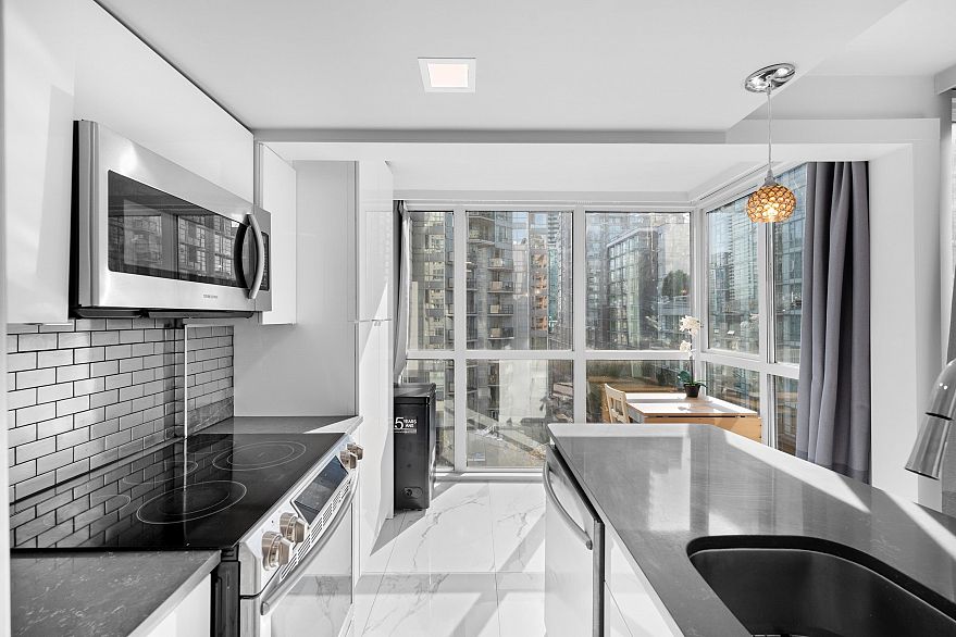 702 1188 Howe Street