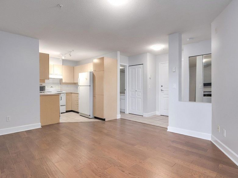 213 1989 Dunbar Street