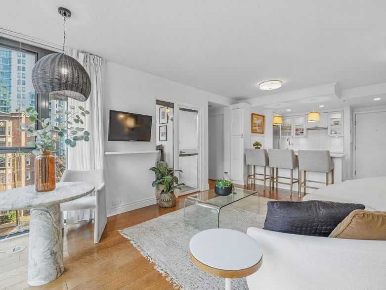 502 1331 W Georgia Street