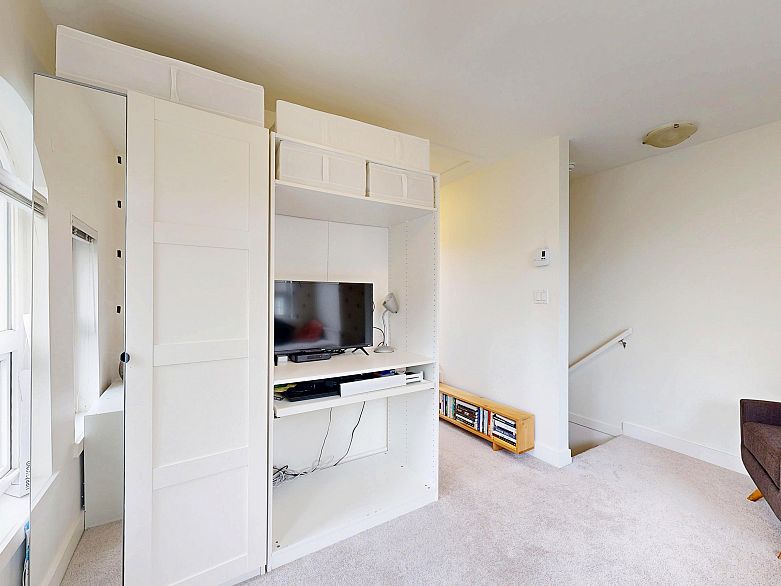 101 1672 E Pender Street