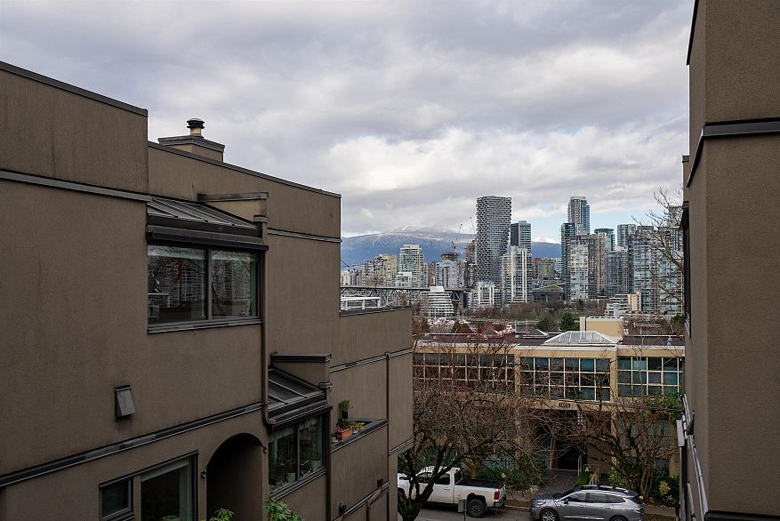 B3 1070 W 7th Avenue