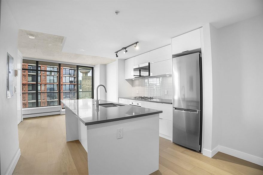 2808 108 W Cordova Street