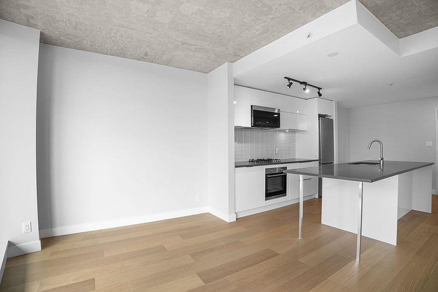 2808 108 W Cordova Street