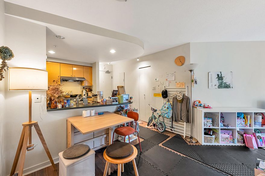 1001 1009 Expo Boulevard