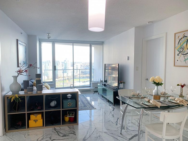 2903 689 Abbott Street