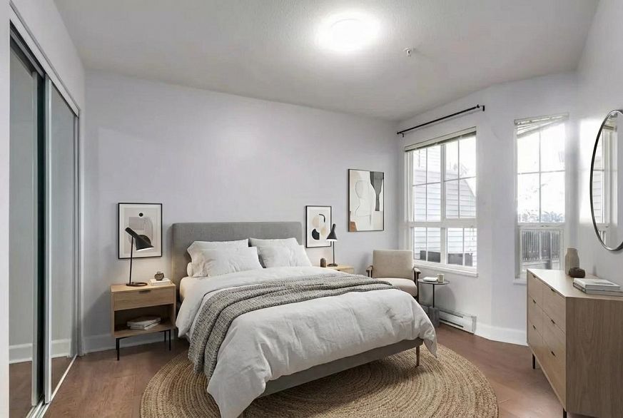 213 1989 Dunbar Street