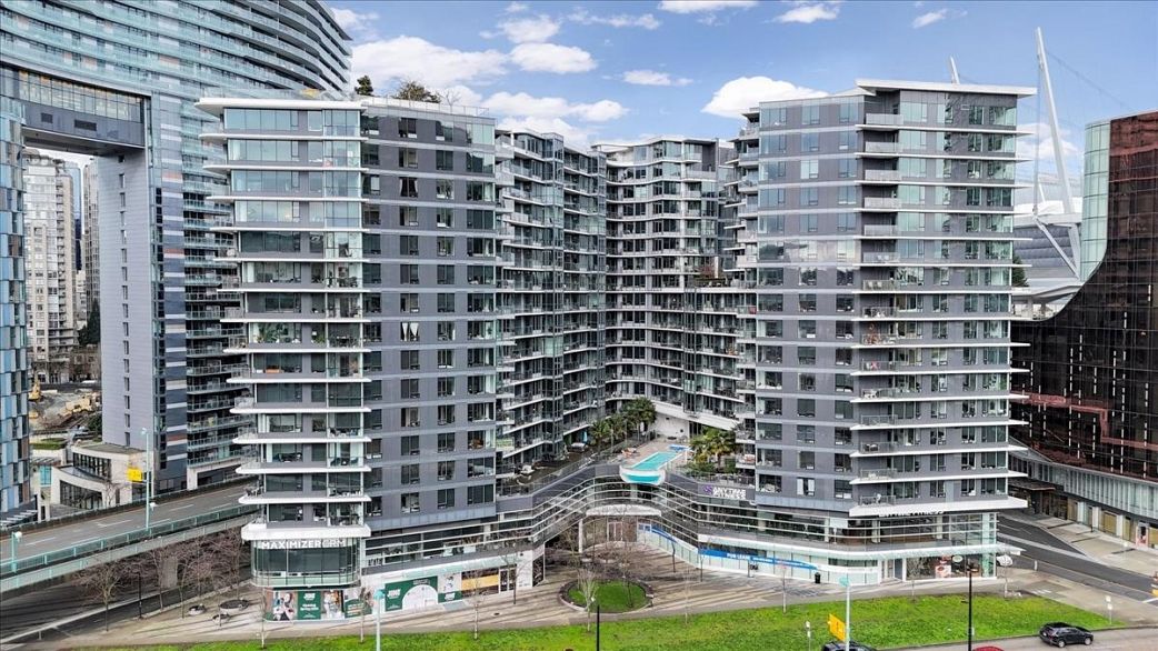 1609 68 Smithe Street