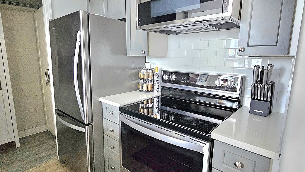 1105 1383 Howe Street