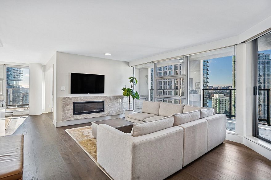 1903 989 Beatty Street