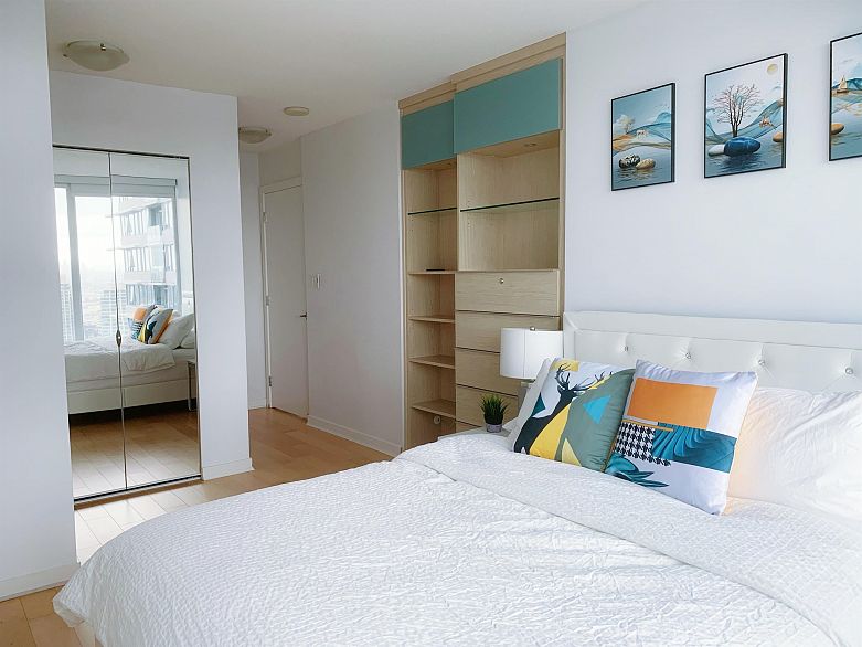 2903 689 Abbott Street