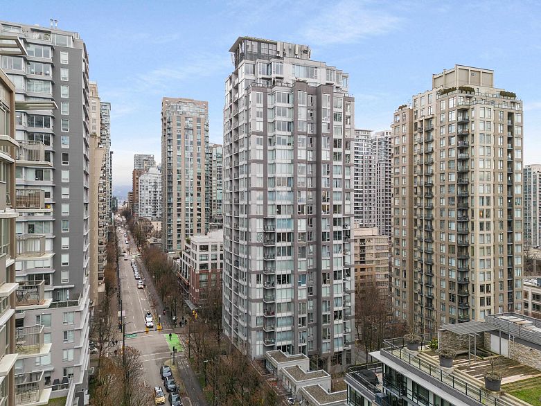 1902 1010 Richards Street