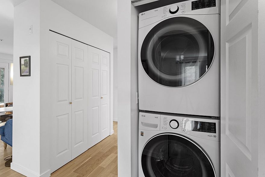 402 4688 W 10th Avenue