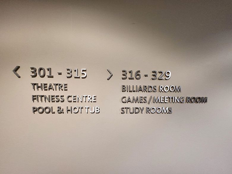 809 4638 Gladstone Street