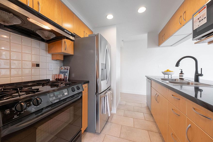 2106 1199 Marinaside Crescent