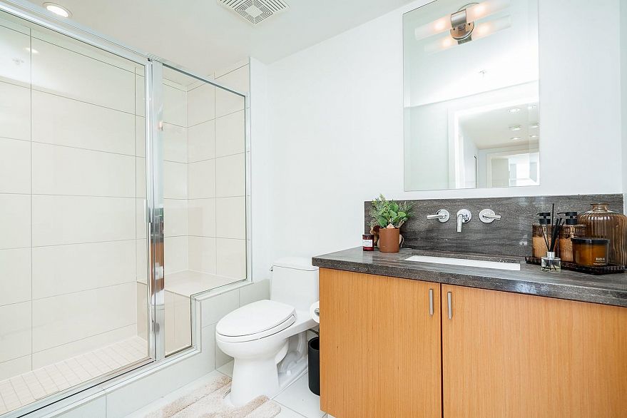 1904 1205 W Hastings Street