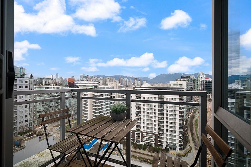 1702 1775 Quebec Street