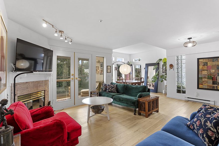 402 4688 W 10th Avenue