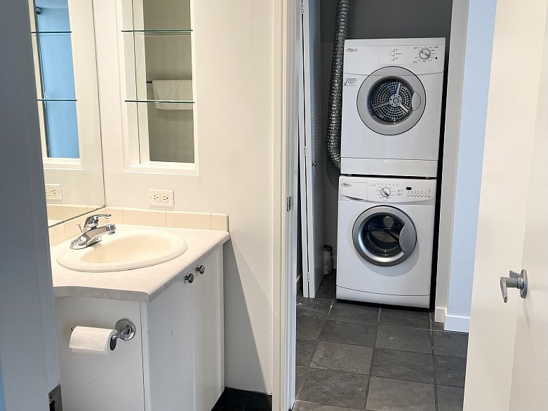 1402 1068 Hornby Street