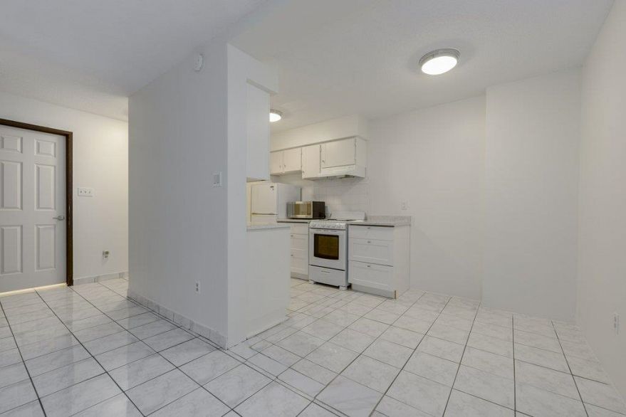 105 1585 E 4th Avenue