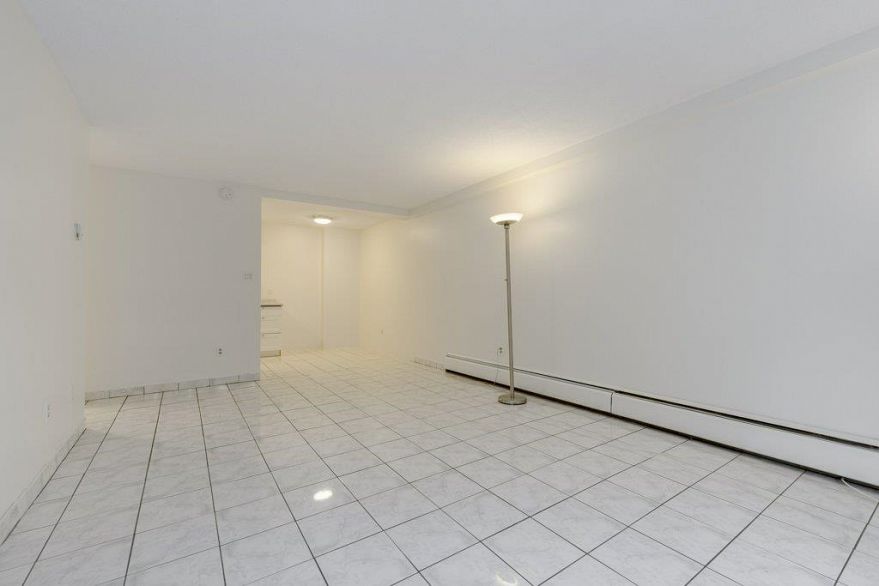 105 1585 E 4th Avenue