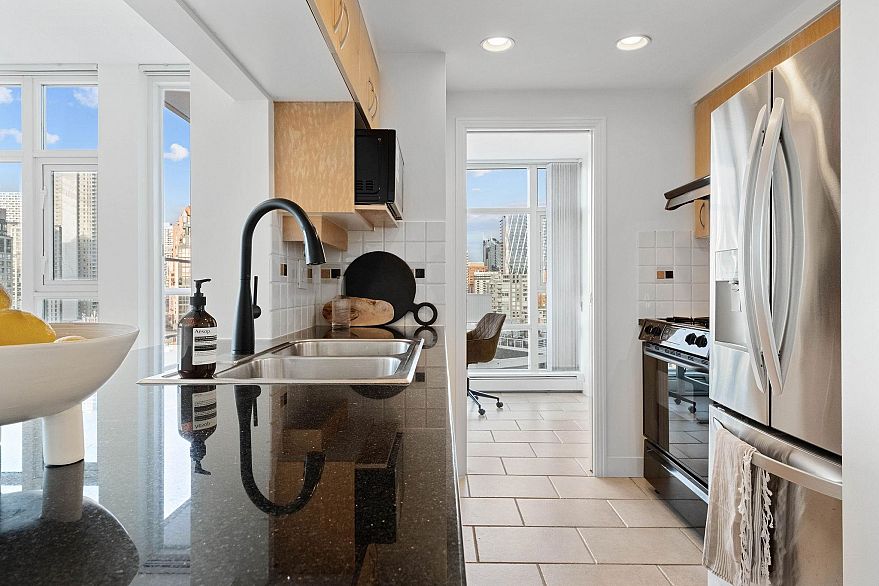 2106 1199 Marinaside Crescent