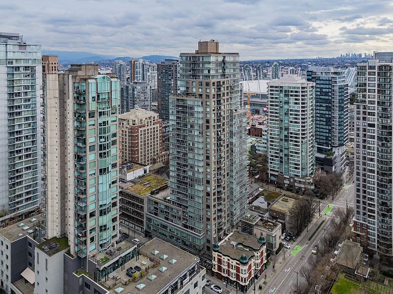 1502 888 Homer Street