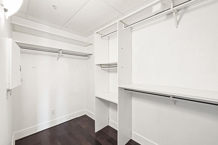 1002 499 Broughton Street