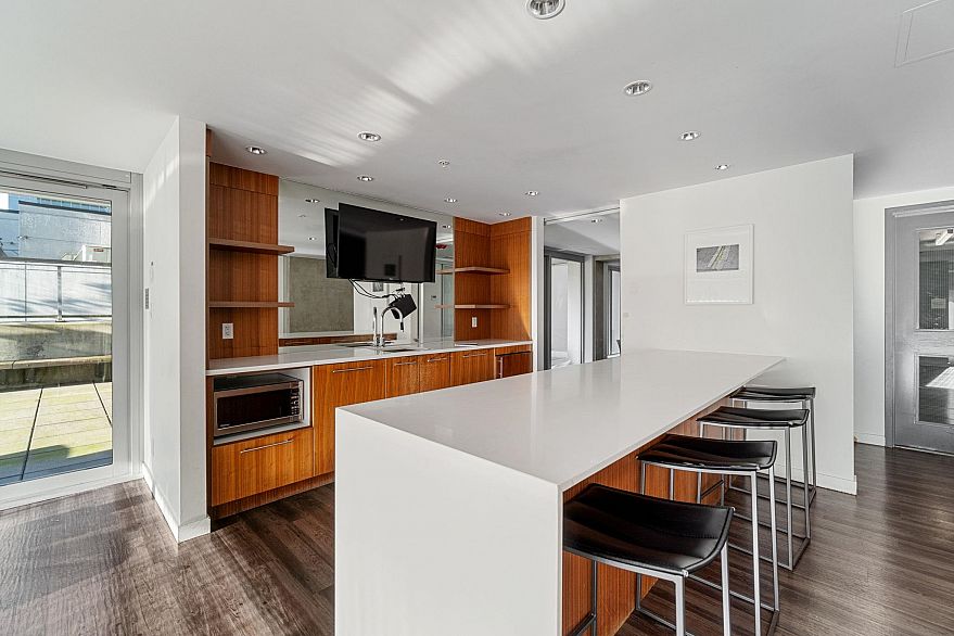 2007 999 Seymour Street