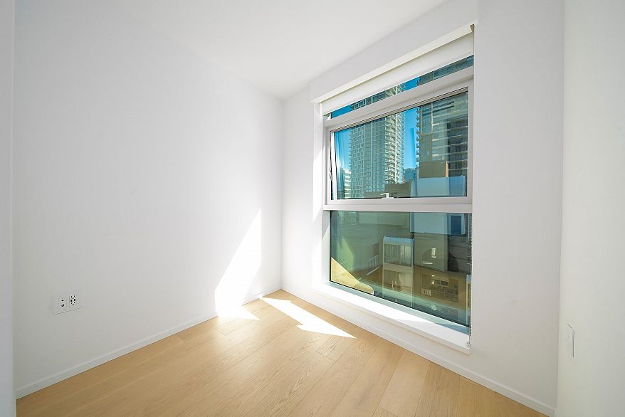 1107 889 Pacific Street