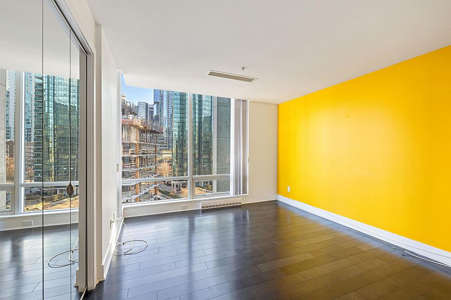 1002 499 Broughton Street