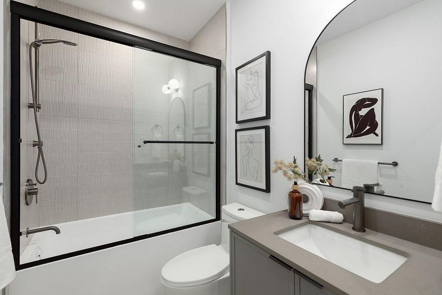 210 2339 E 34th Avenue