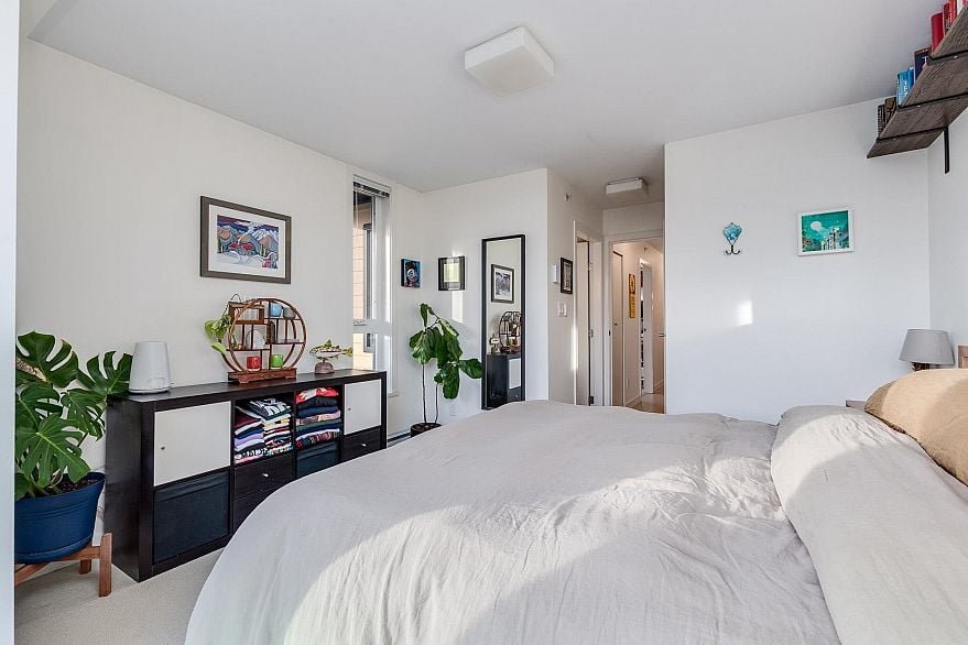 PH1 562 E 7th Avenue