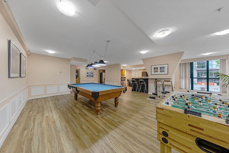 2010 939 Homer Street