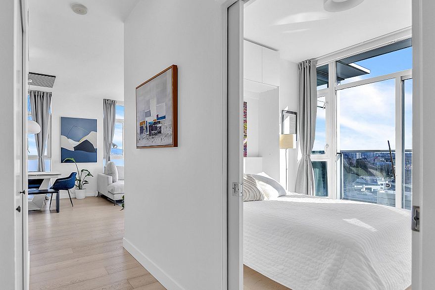 1205 2770 Sophia Street