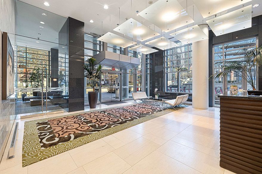 1002 499 Broughton Street