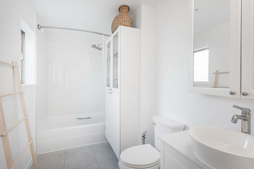 402 4688 W 10th Avenue