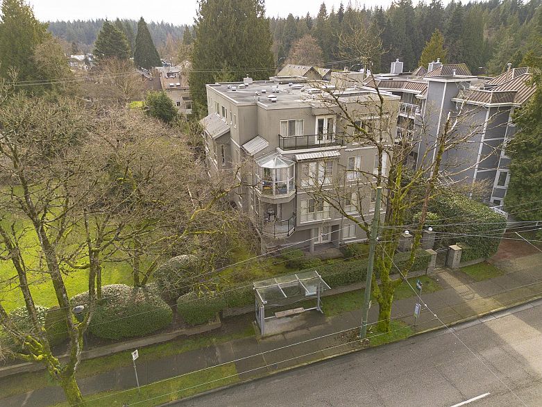 402 4688 W 10th Avenue