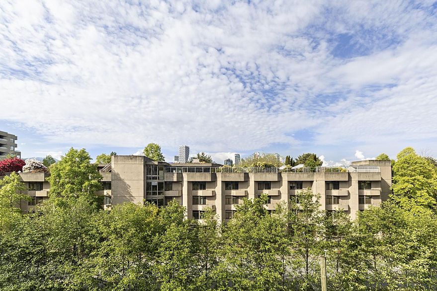 13 1355 W 4th Avenue