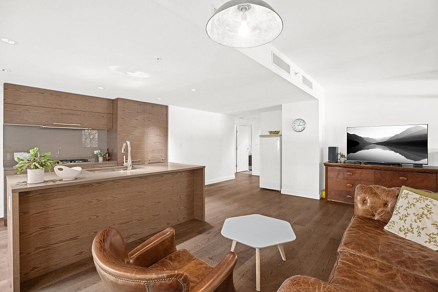 205 5782 Berton Avenue