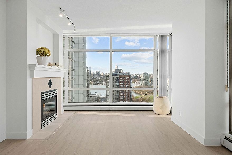 2106 1199 Marinaside Crescent