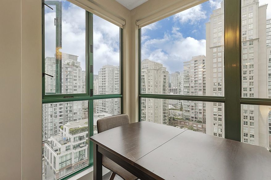 2010 939 Homer Street