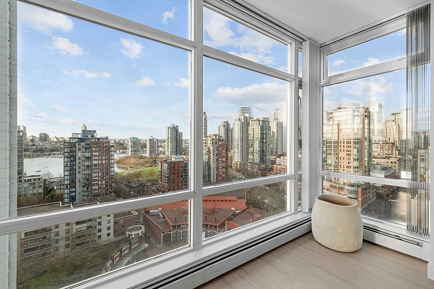 2106 1199 Marinaside Crescent