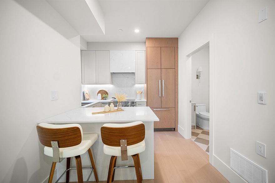 103 1837 E Georgia Street