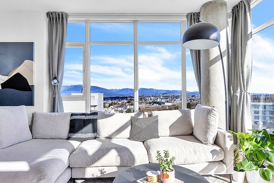 1205 2770 Sophia Street