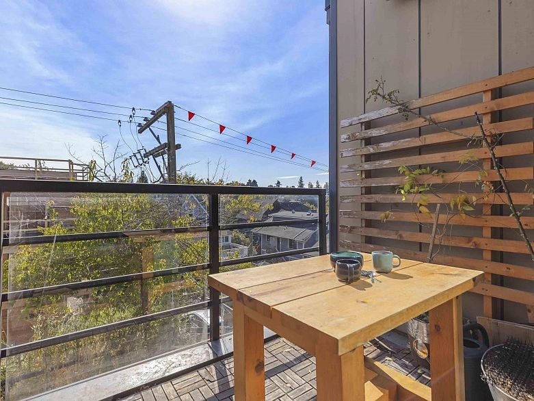 PH20 2150 E Hastings Street