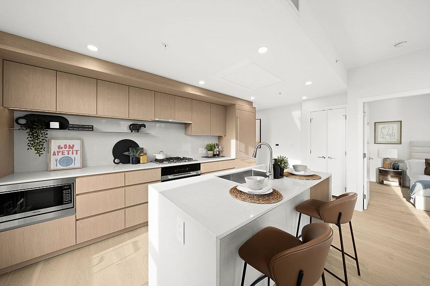 305 5212 Cambie Street