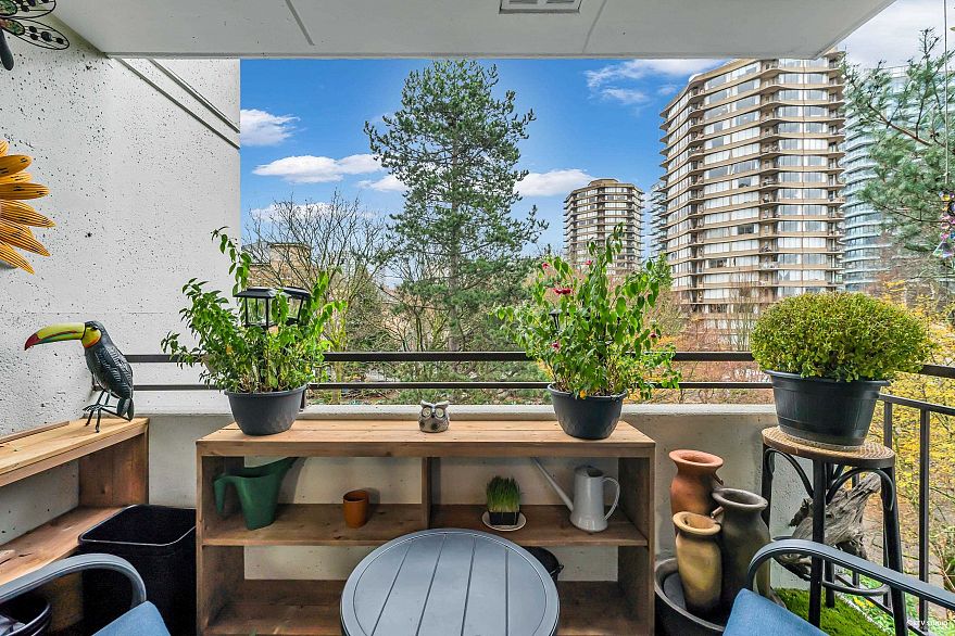 501 1725 Pendrell Street