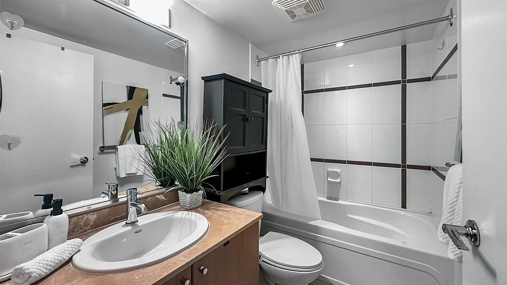 616 610 Granville Street