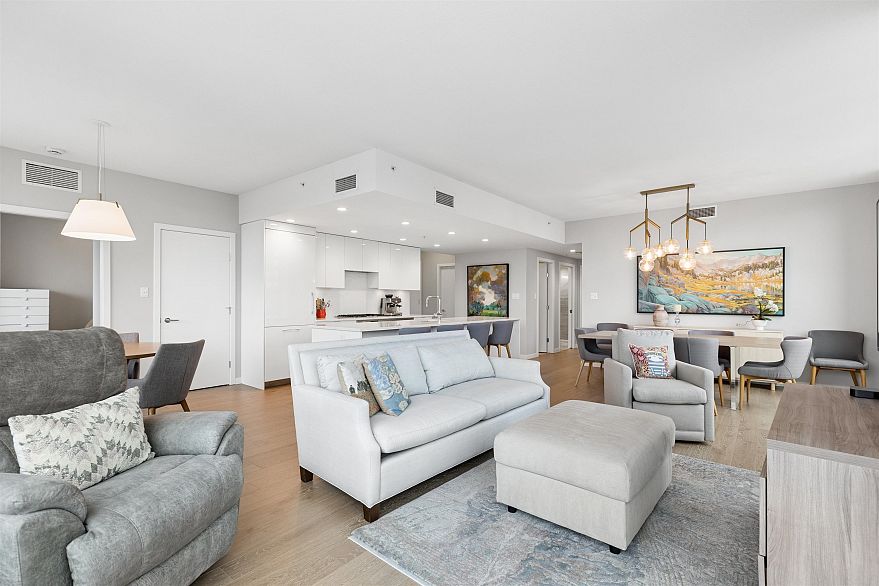 909 2888 Cambie Street